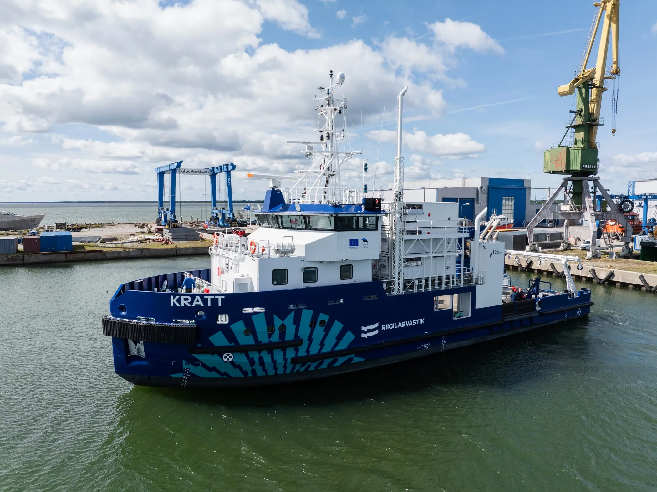 KRATT w stoczni Baltic Workboats z widocznym pokładowym magazynem gazu